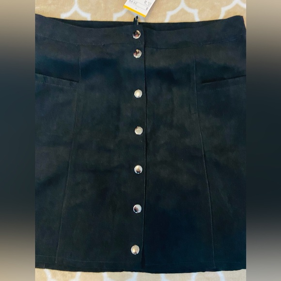 Black Button Front A line Skirt - Picture 6 of 6